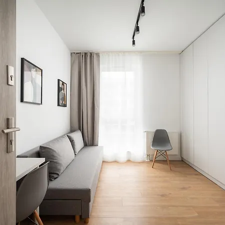 Nowa Praga Modern * ורשה